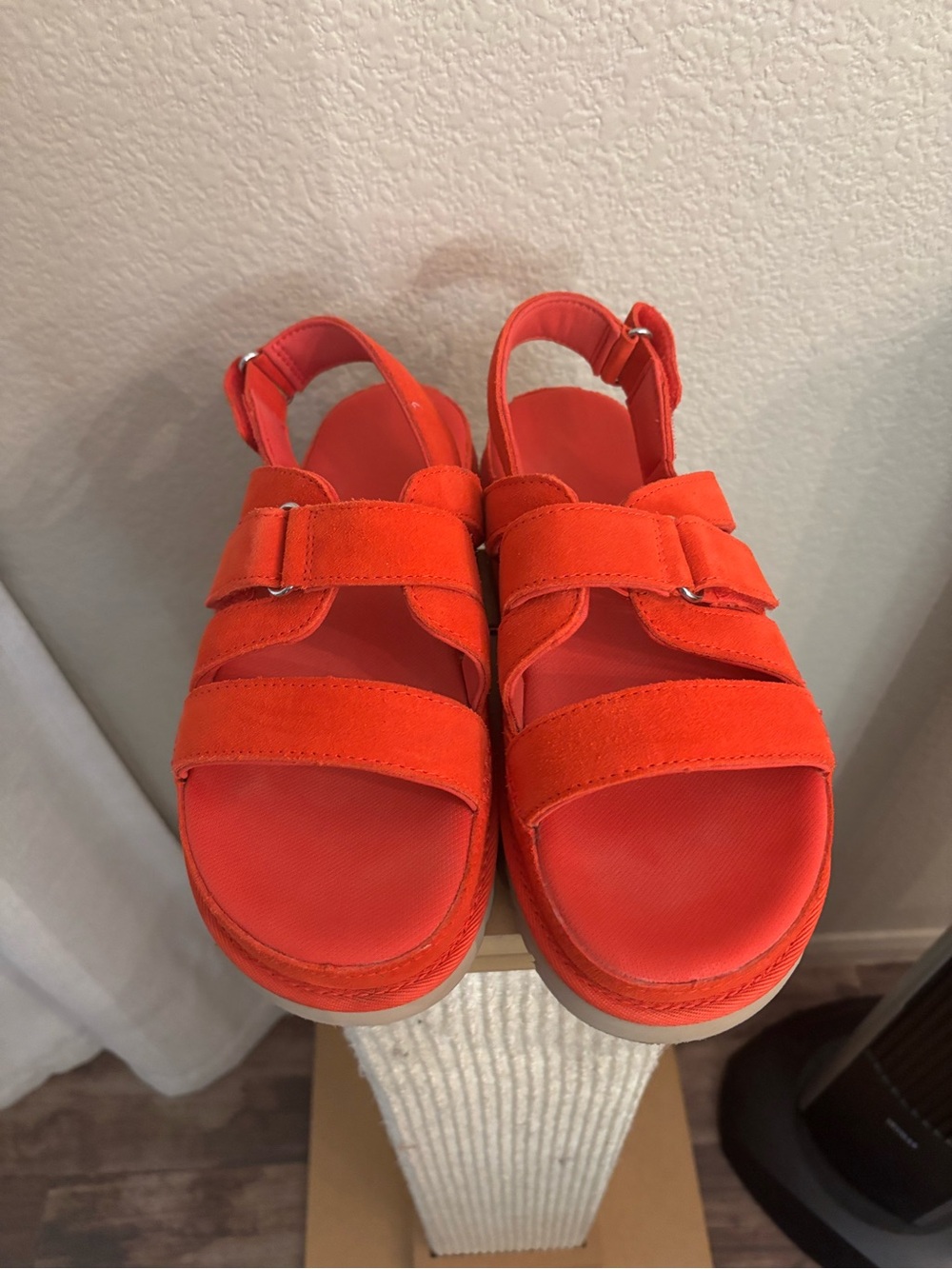 UGG Women’s Goldenstar Gleam Red Pepper Strap Sandals